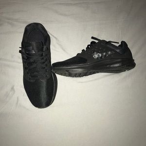 BRAND NEW NIKE-OPEN TO ALL OFFERS